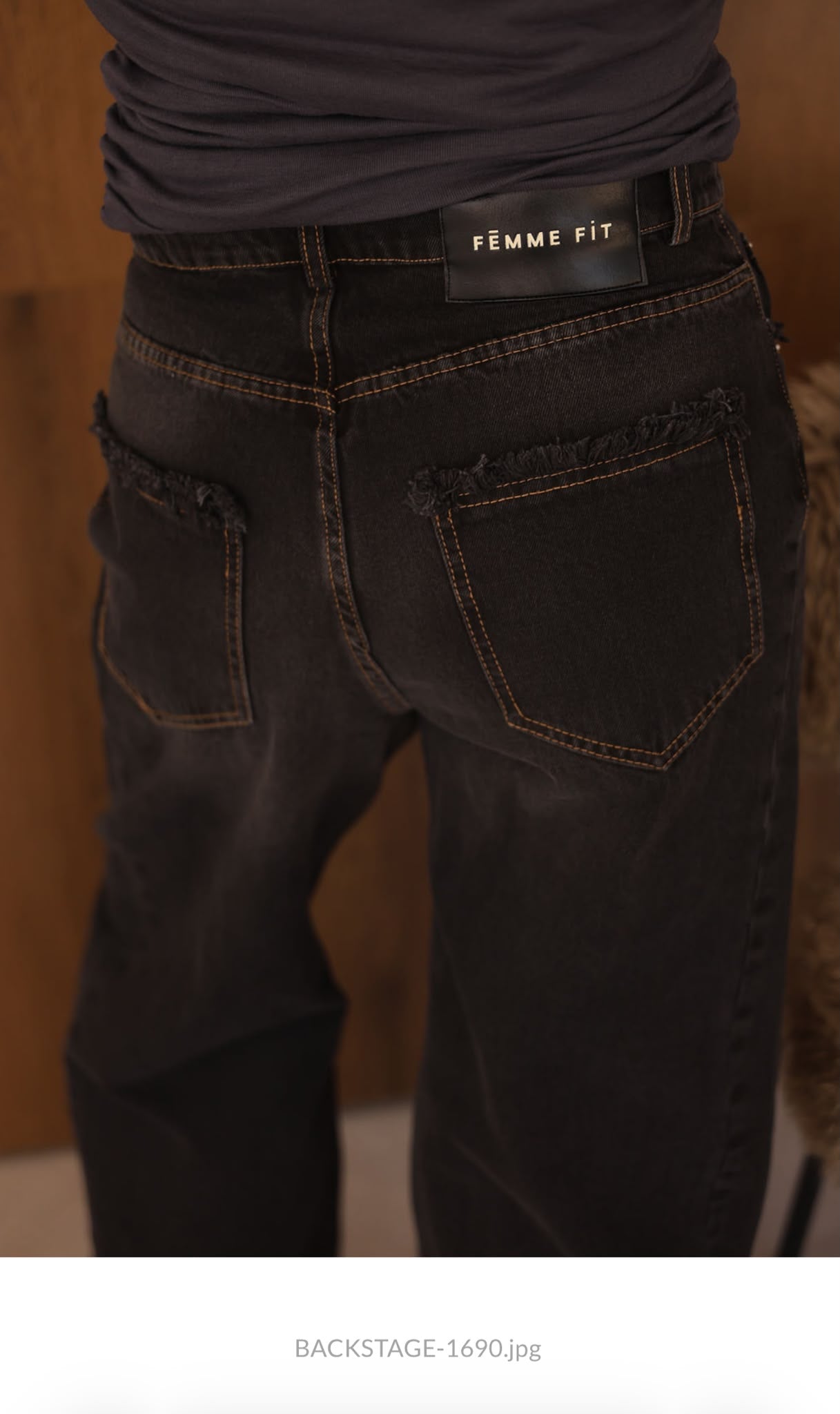 Numéro 433 Wash Black Jeans